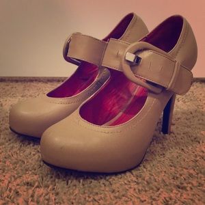 Retro nude buckle heels